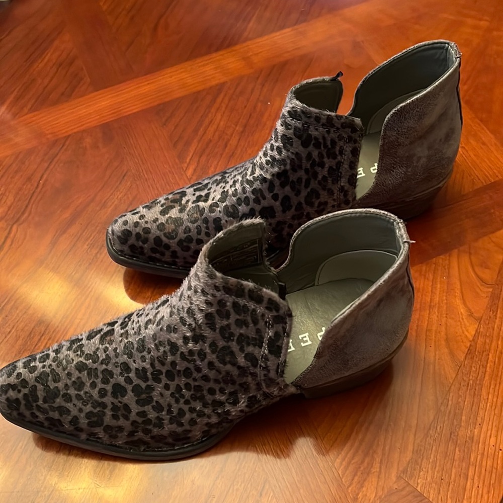 WOMENS ROPER ANKLE BOOTS IN SZ 9 1/2…WORN A FEW TIMES…CUTE!!!